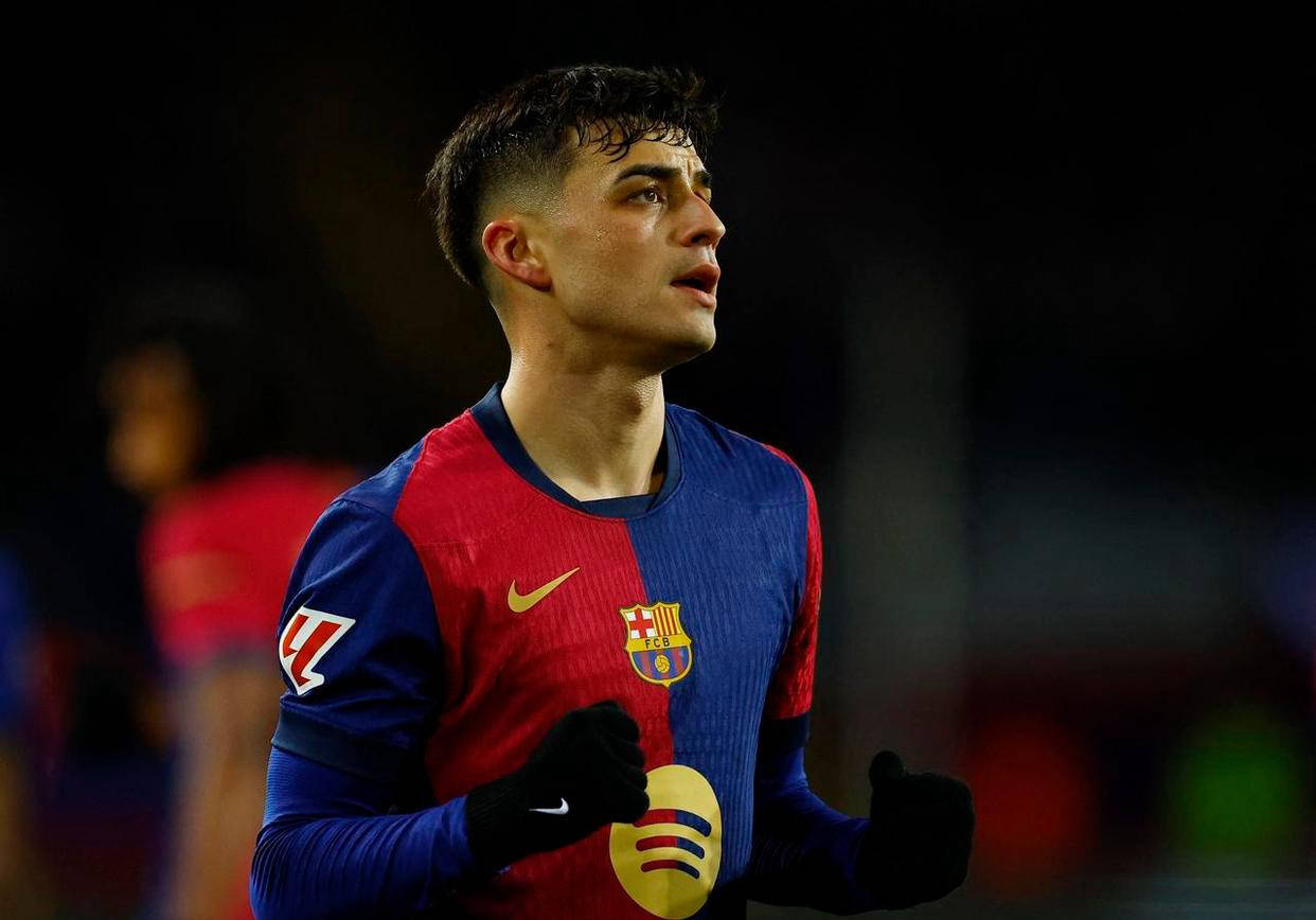 巴萨官方确认佩德里伤情，西甲争冠形势骤然复杂，球迷纷纷看好皇马逆袭